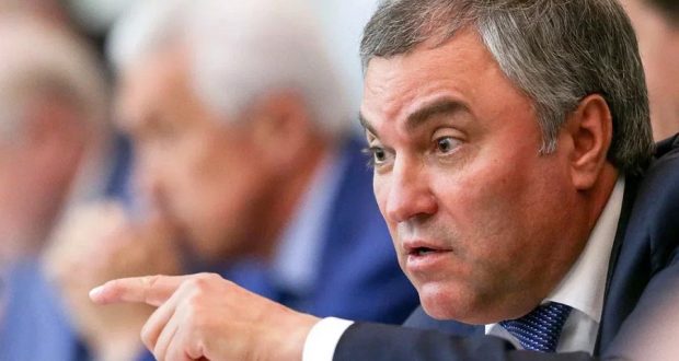 чиновник, уехал, во время мятежа